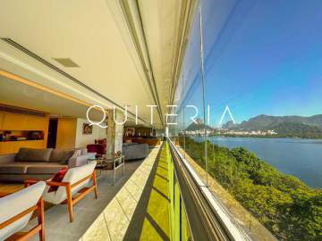 Espetacular - Excelente apartamento totalmente reformado, com vista espetacular para Lagoa, Cristo Redentor e Dois Irmãos. São duas suítes, varanda, três vagas, infraestrutura total e portaria 24h. - MQAP40749