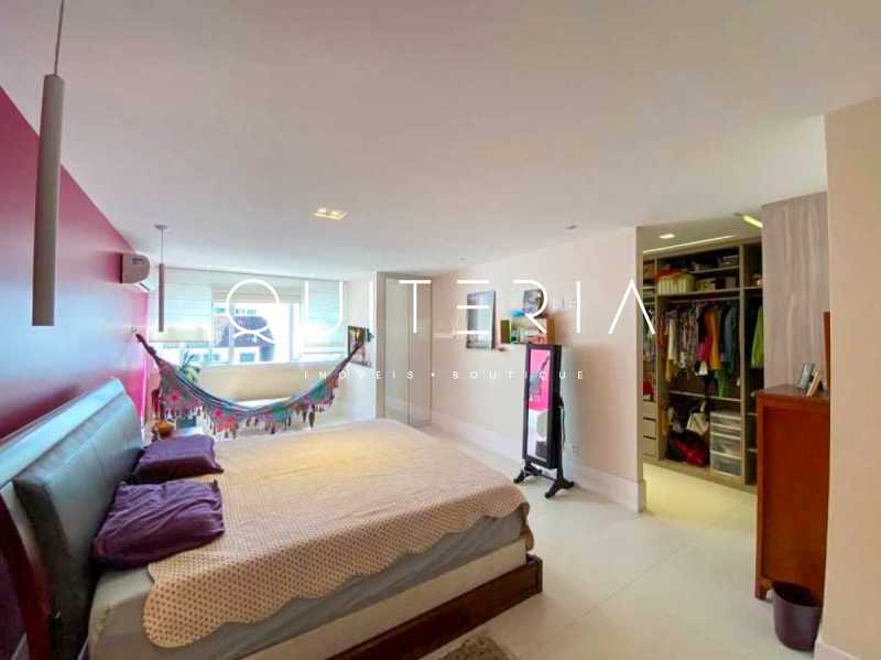 2250_G1697476839 - 5