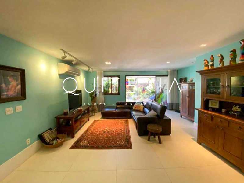 2250_G1697476876 - 4