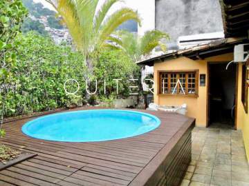 Espetacular - Excelente cobertura duplex em localização privilegiada, próxima ao Bairro Peixoto. São três quartos, duas suítes, varanda, terraço com piscina, três vagas e portaria 24h. - MQCO30192