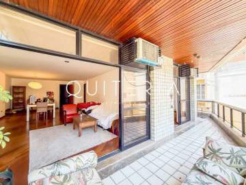 Espetacular - Excelente apartamento em localização privilegiada, em uma das ruas mais tranquilas do bairro. São três quartos, suíte, varanda, duas vagas, playground e portaria 24h. - MQAP30098