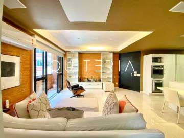 Espetacular - Excelente apartamento totalmente reformado e decorado,próximo ao polo gastronômico do bairro. Original dois quartos, atualmente uma suíte master com walk-in closet, varanda, vaga e portaria 24h. - MQAP20254