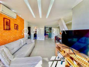 Fantástico - Apartamento reformado na quadra da praia de Copacabana com vista lateral mar. - MQAP30949