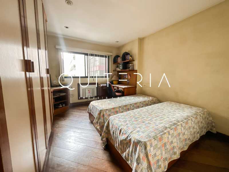 LICO30246-82 - 16