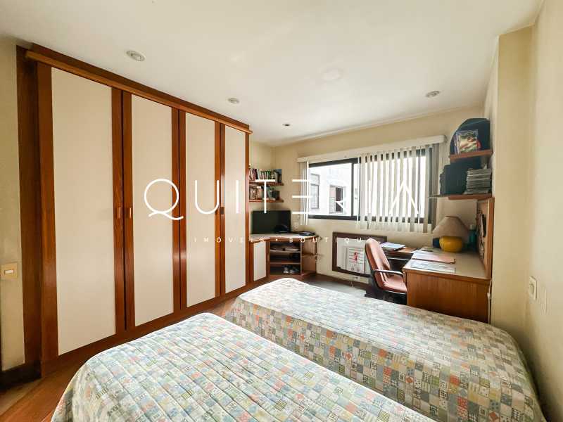 LICO30246-83 - 17
