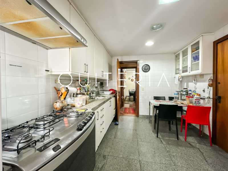 LICO30246-89 - 23