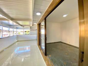 Espetacular - Excelente conjunto de salas totalmente reformadas, em localização privilegiada, próximo ao Metrô, praia e comércio da região. São quatro salas com possibilidade de divisões de ambientes. - MQCS00014