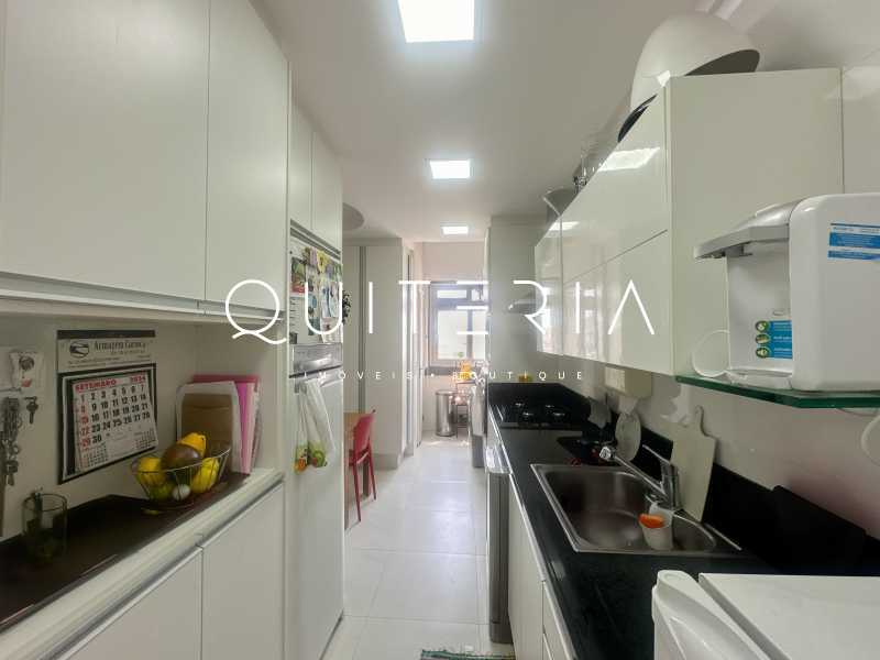 LICO30246-50 - 11
