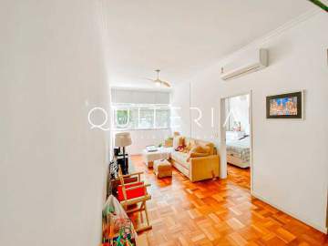Ótima localização - Excelente apartamento totalmente reformado, em localização privilegiada. Original dois quartos, atual uma suíte, possibilidade de vaga e portaria com horário estendido. - MQAP20368