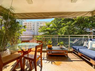 Apartamento para Venda em Ipanema com Varanda na Quadra Praia 4 Quartos 2 Vagas Portaria - MQAP40759