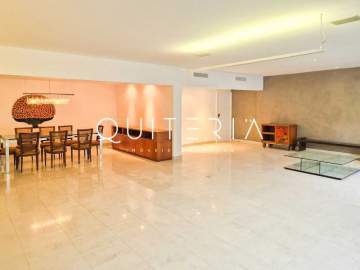 Amplo apartamento próximo a Praia de Copacabana com 235m² com 3 Quartos e 4 Vagas Portaria 24hs - MQAP31426