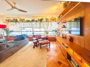 Espetacular - Excelente apartamento totalmente reformado e decorado por arquiteto, em localização privilegiada no quadrilátero Rua Prudente de Morais. São três quartos sendo uma suíte e uma vaga na escritura. - MQAP31425