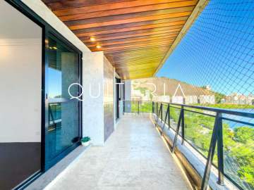 Excelente apartamento com vista espetacular para a Lagoa, Dois Irmãos e Pedra da Gávea. São quatro quartos sendo uma suíte, varanda, três vagas, infraestrutura e portaria 24h. - MQAP40802