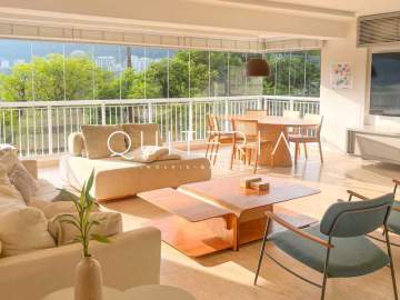 Espetacular - Excelente apartamento totalmente reformado e decorado, com vista espetacular para a Lagoa e Cristo Redentor. São três suítes, duas vagas, playground e portaria 24h. - MQAP31448