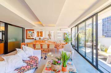 Cobertura linear reformada no Leblon com 5 quartos, sendo 4 suítes - MQCO50067