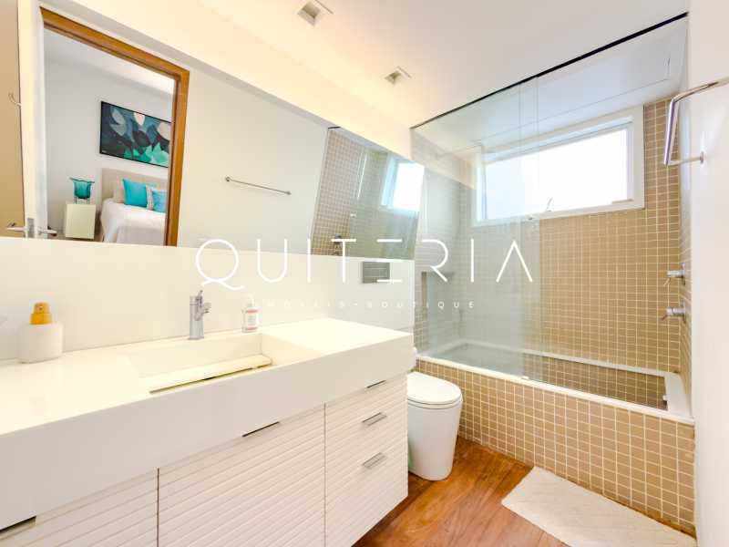 Conheça cobertura venda lagoa do imóvel - Cobertura duplex à venda totalmente reformada Sacopã Lagoa Fonte da Saudade original 3 quartos atual 2 suítes piscina sauna espaço gourmet 3 vagas - MQCO30309 - 26 cobertura venda lagoa - 26