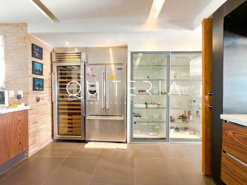 Conheça cobertura venda lagoa do imóvel - Cobertura duplex à venda totalmente reformada Sacopã Lagoa Fonte da Saudade original 3 quartos atual 2 suítes piscina sauna espaço gourmet 3 vagas - MQCO30309 - 30 cobertura venda lagoa - 30