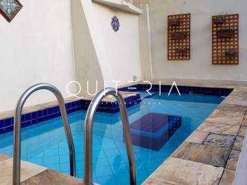Raro - Casa à Venda em Laranjeiras - 5 Quartos, Piscina, Espaço Gourmet e Vista para o Cristo Redentor - MQCA50021