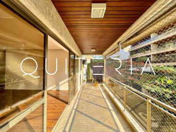 Apartamento à venda com 224 m² na quadra da praia do Leblon. 4 quartos, sendo 3 suítes, com varanda e 3 vagas - MQAP40981