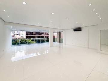 Apartamento à venda reformado na quadra da praia do Leblon, com 3 suítes e 2 vagas - MQAP31853