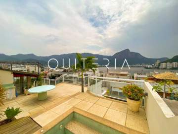 Condomínio Condomínio Edificio Paul Valery - Espetacular - Excelente cobertura triplex em localização privilegiada no quadrilátero e com vista espetacular para Lagoa, Cristo Redentor e Dois Irmãos. São quatro suítes, duas vagas e portaria 24h. - MQCO40048