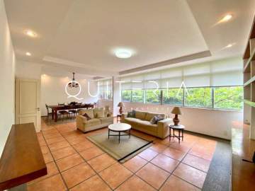 Espetacular - Excelente apartamento em localização privilegiada no quadrilátero. Original três quartos, atual dois quartos, suíte e vaga na escritura. - MQAP30852