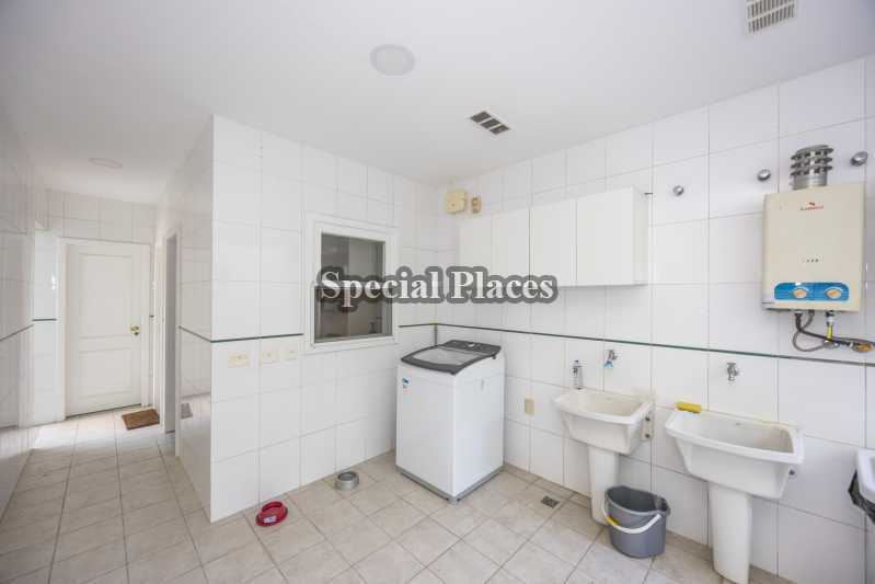 ÁREA DE SERVIÇO - 14