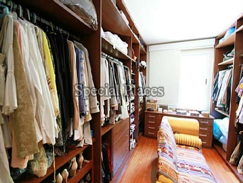 CLOSET - 24