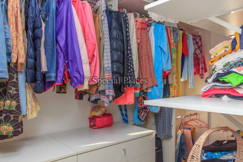 CLOSET  - 25