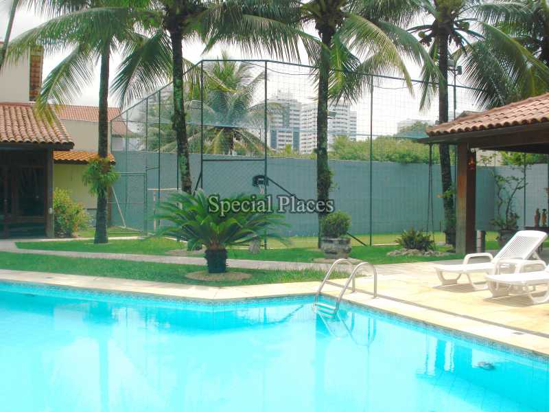 PISCINA / CAMPO DE FUTEBOL - 9
