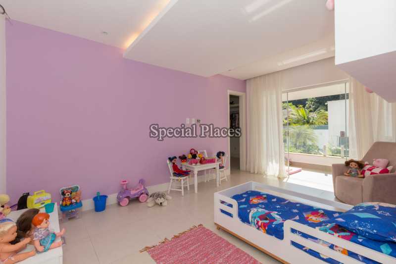 SUITE  - 25