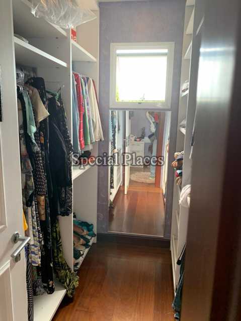 22 CLOSET - 22