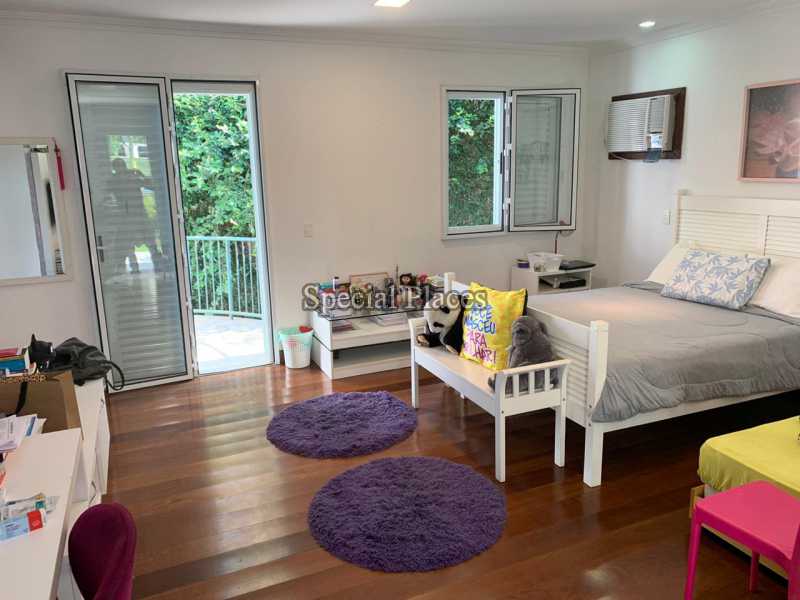 17 SUITE III - 17