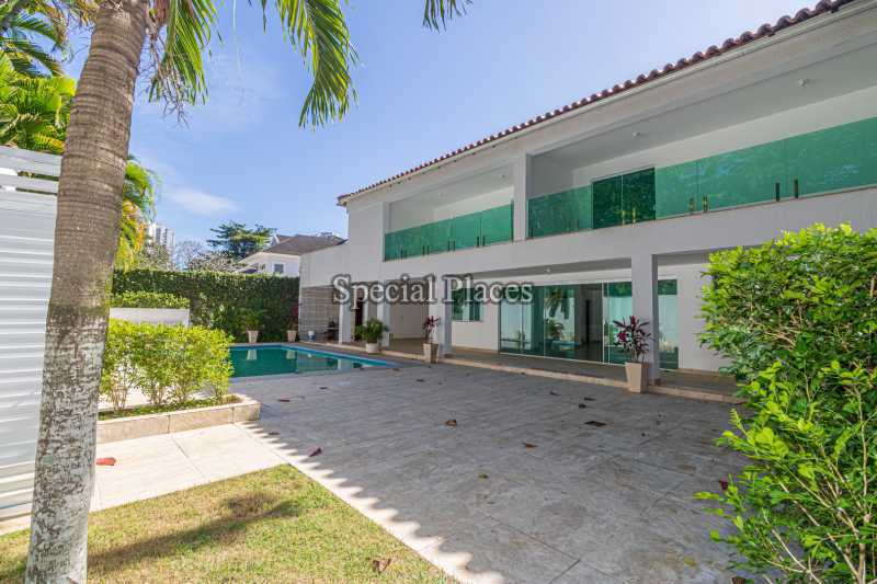 FACHADA  - 3