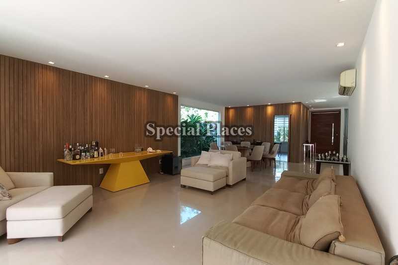 SALA - 8