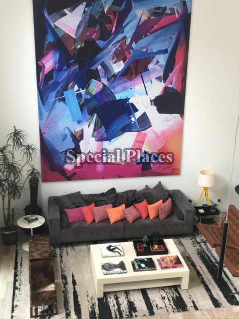SALA - 8