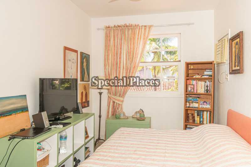 QUARTO - 25