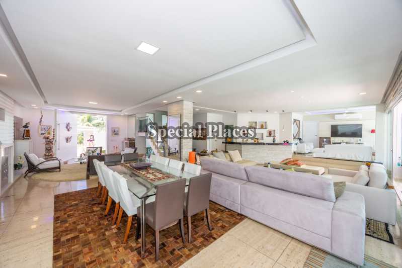 Conheça Sala de estar do imóvel - Casa em Condomínio 6 quartos para alugar Santa Mônica Jardins, Barra - Barra da Tijuca, Rio de Janeiro - R$ 45.000 - LOC6342 - 2 Sala de estar - 2