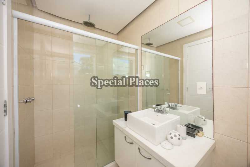 Conheça Banheiro suíte externa 1 do imóvel - Casa em Condomínio 6 quartos para alugar Santa Mônica Jardins, Barra - Barra da Tijuca, Rio de Janeiro - R$ 45.000 - LOC6342 - 29 Banheiro suíte externa 1 - 29