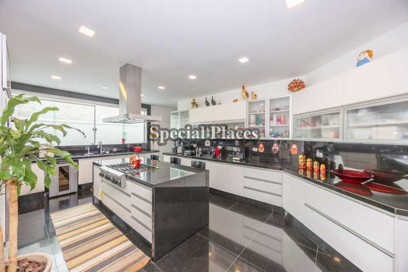 Conheça copa cozinha do imóvel - Casa em Condomínio 6 quartos para alugar Santa Mônica Jardins, Barra - Barra da Tijuca, Rio de Janeiro - R$ 45.000 - LOC6342 - 12 copa cozinha - 12