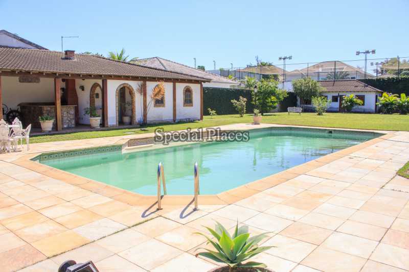 PISCINA / ANEXO - 9