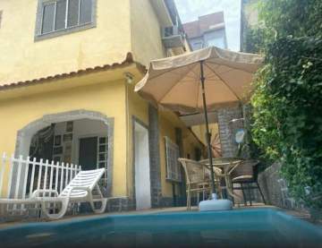 Casa Triplex 3 Qts (Suíte/Closet) c/ Piscina e Churrasqueira em Vila Segura - PCCV30002