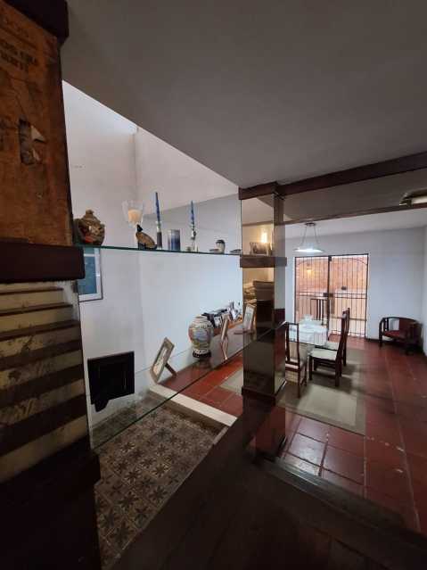 SALA4 - 5
