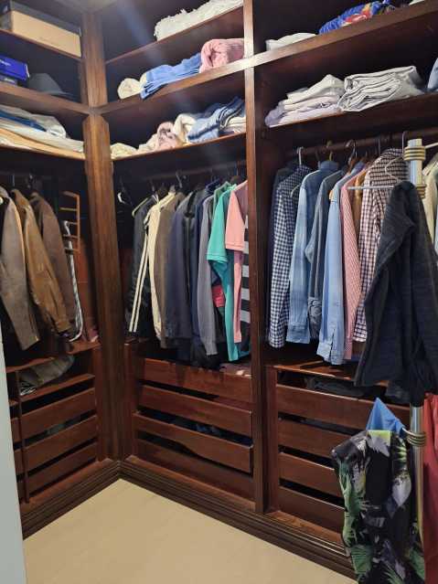 CLOSET - 24