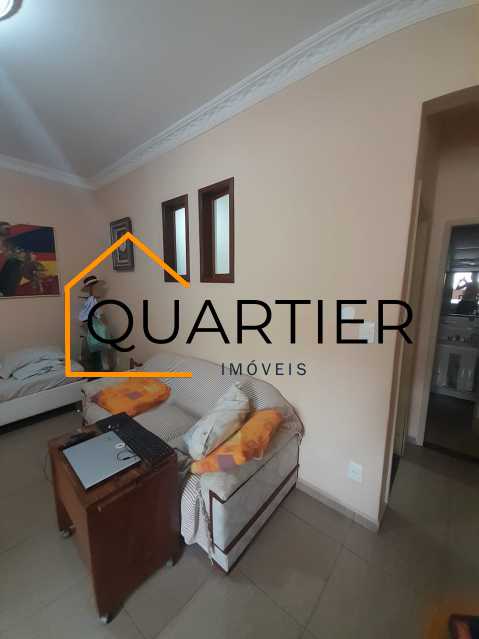 8677487a-2428-4d9d-8498-f4d18d - 4