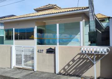 CASA NO CONDOMÍNIO DOS PÁSSAROS CABO FRIO - O Condomínio disponibiliza lazer, segurança e qualidade de vida. - VMCN40014