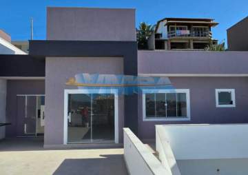 CASA À VENDA - CONDOMÍNIO DOS PÁSSAROS CABO FRIO - O Condomínio disponibiliza lazer, segurança e qualidade de vida. - VMCN30024