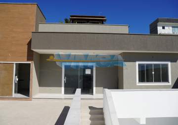 CASA À VENDA - CONDOMÍNIO DOS PÁSSAROS CABO FRIO - O Condomínio disponibiliza lazer, segurança e qualidade de vida. - VMCN30025
