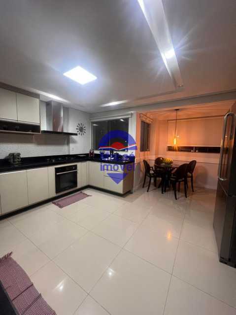 f7b02219-3814-4d97-b9f4-e9baab - 2