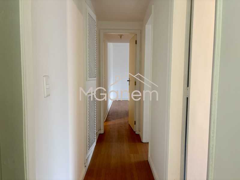 Conheça Corredor de circulação do imóvel - Apartamento à venda Rua Desembargador Alfredo Russel, Leblon, Rio de Janeiro - R$ 3.150.000 - MGAP30032 - 4 Corredor de circulação - 4